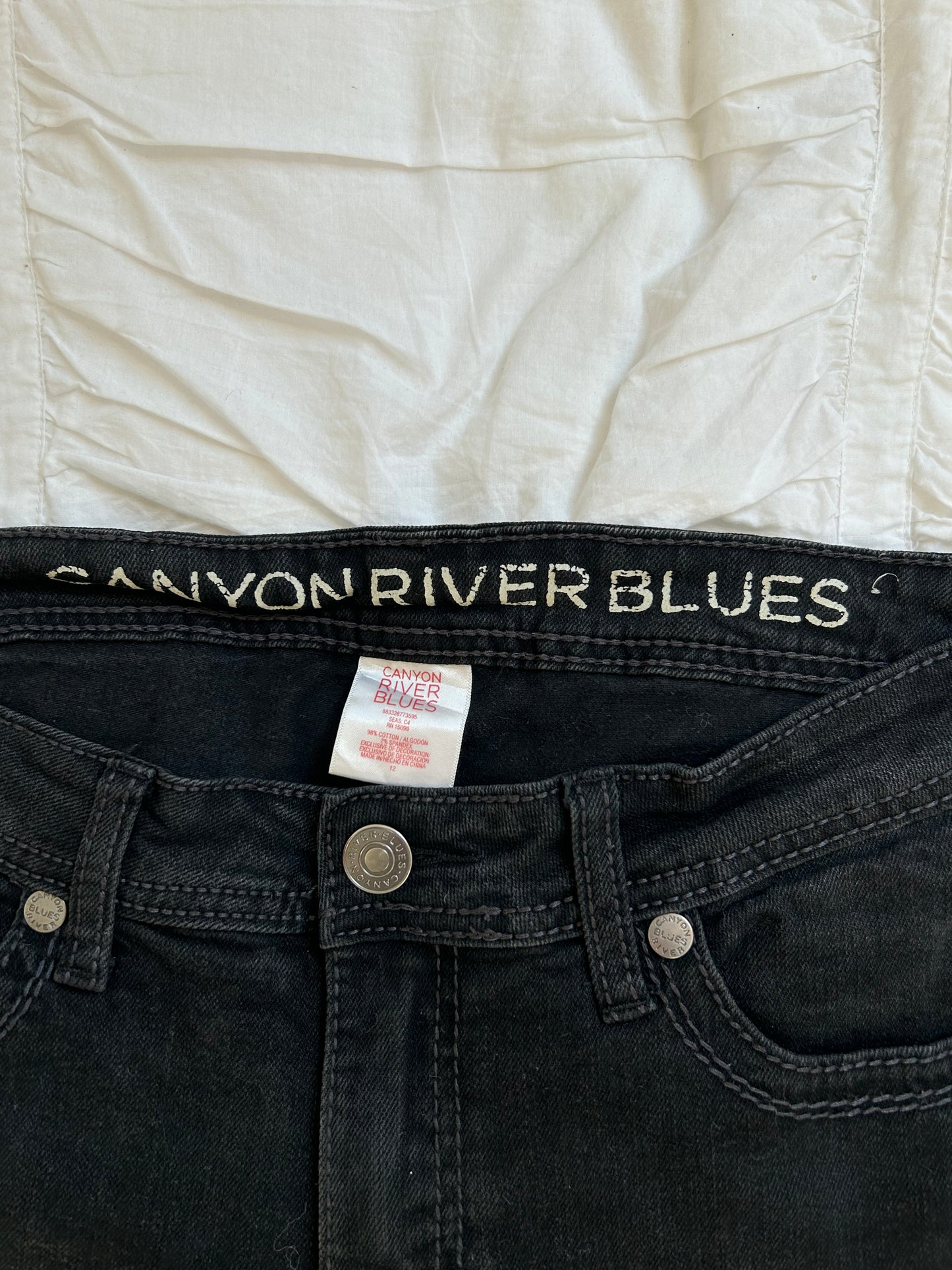 Vintage Canyon River Blues Jeans – Ornament-Stickerei & Strass-Still Alive