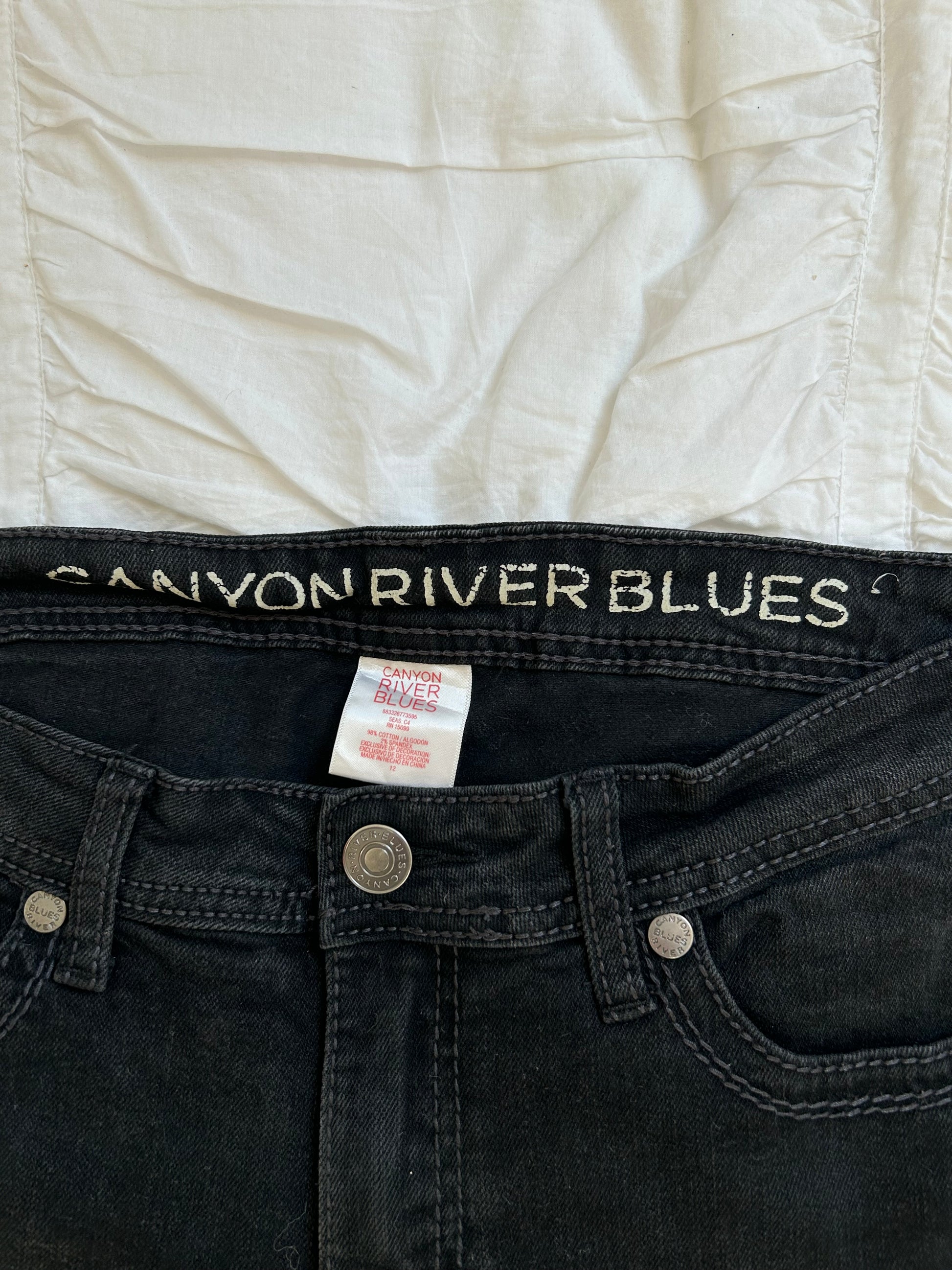 Vintage Canyon River Blues Jeans – Ornament-Stickerei & Strass-Still Alive