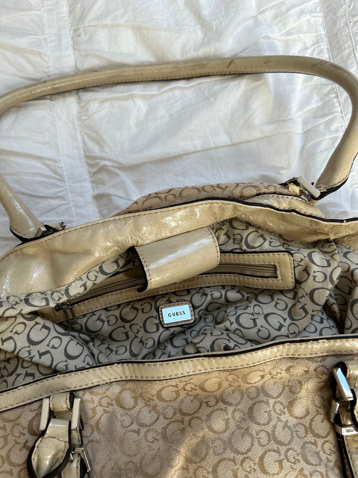 Vintage Guess Handtasche Klassisches Logo-Design in Beige