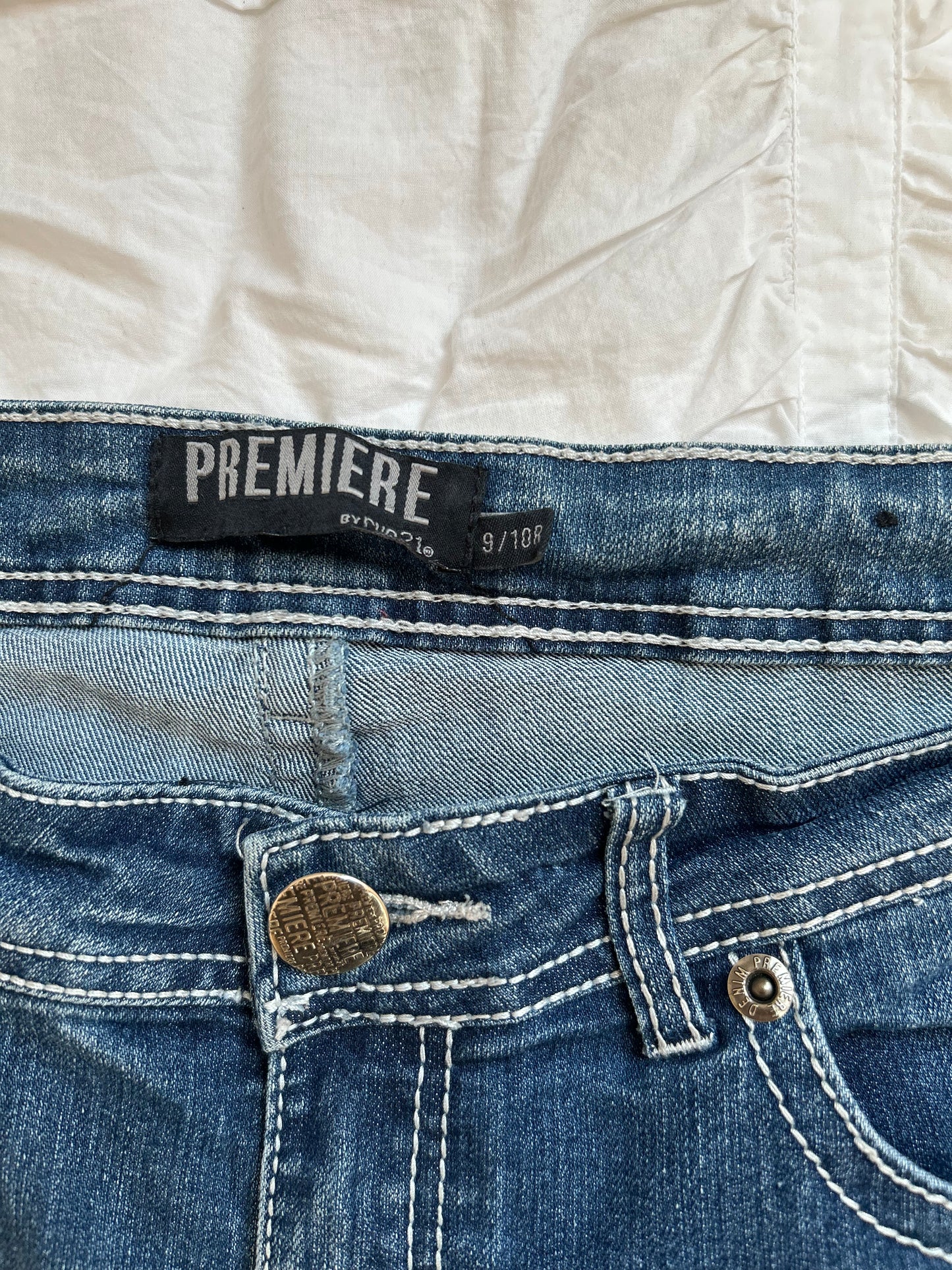 Vintage Premiere Flare Jeans – Sternen-Stickerei & Strass