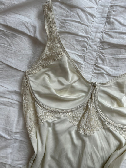 Spitzen-Camisole – Satin & Romantik