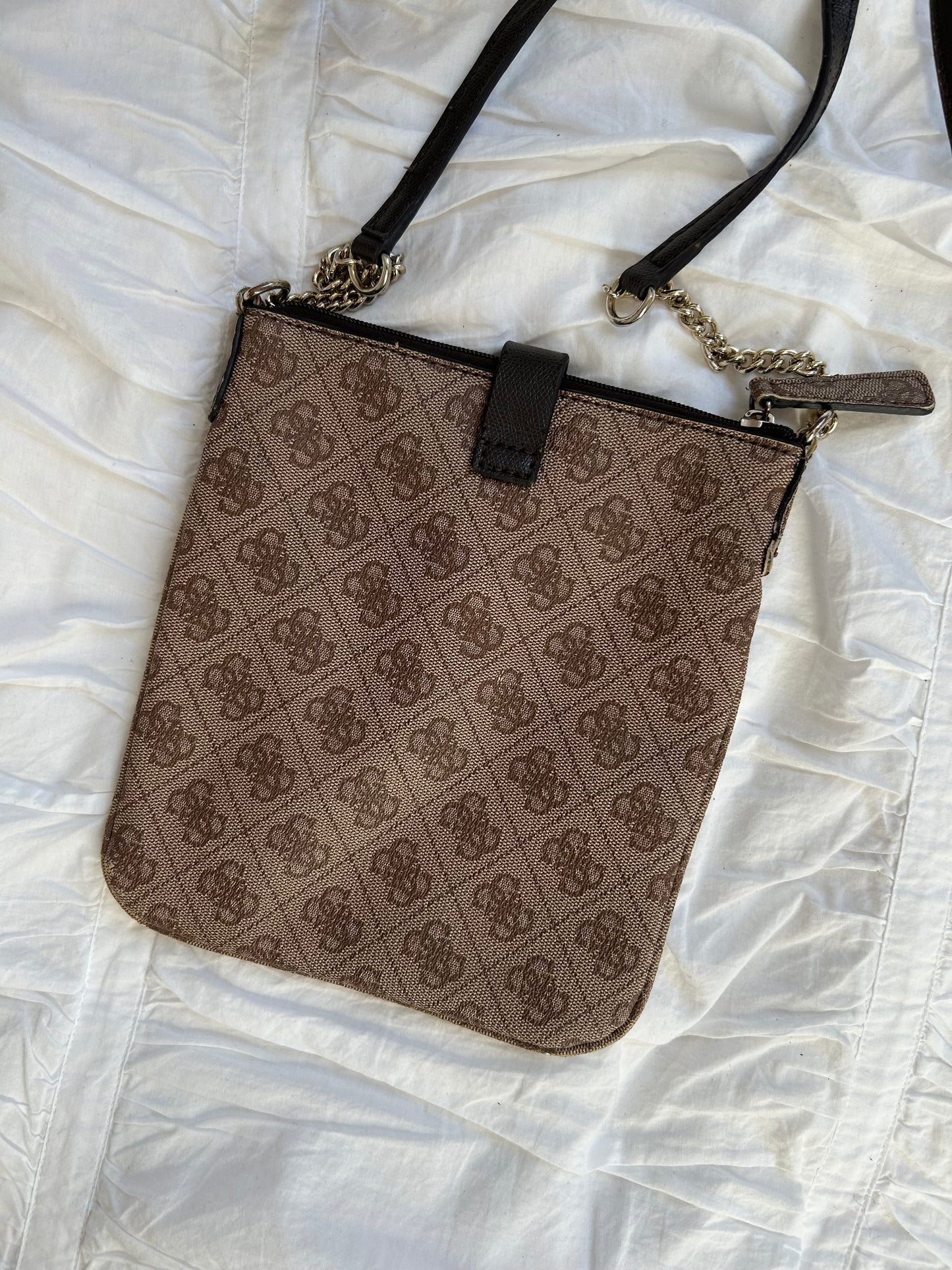 Vintage Guess Crossbody Tasche Klassischer Logo-Print