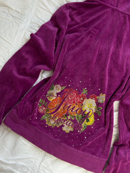 Vintage Juicy Couture Velours-Set in Violett – Floraler Rückenprint & Strass