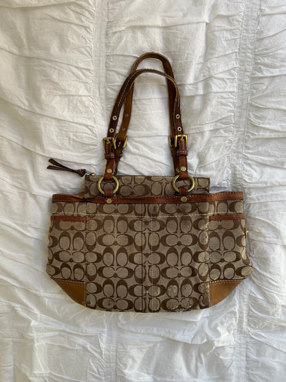 Vintage Coach Schultertasche – Ikonisches Signature-Canvas in Braun