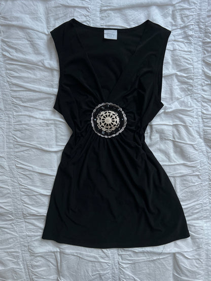 Suzy Shier Top V-Ausschnitt & Statement-Applikation