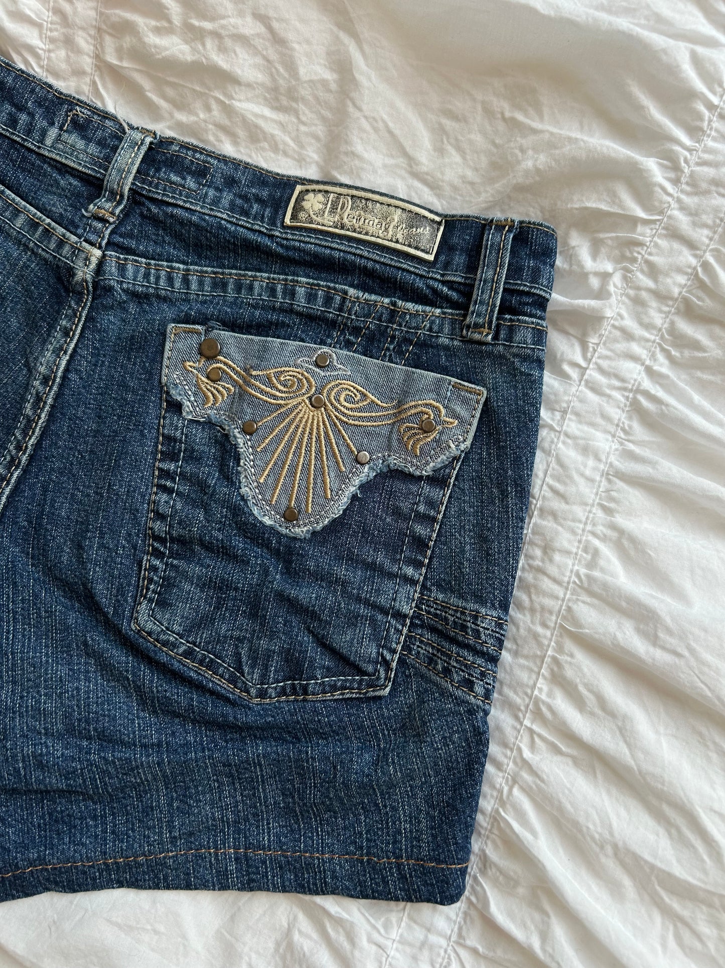 Vintage Revmag Denim Shorts mit aufwendiger Bestickung