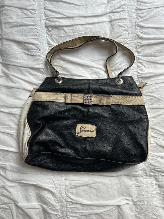 Guess Schultertasche Straußen-Optik & Strass-Schleife (Y2K Style)