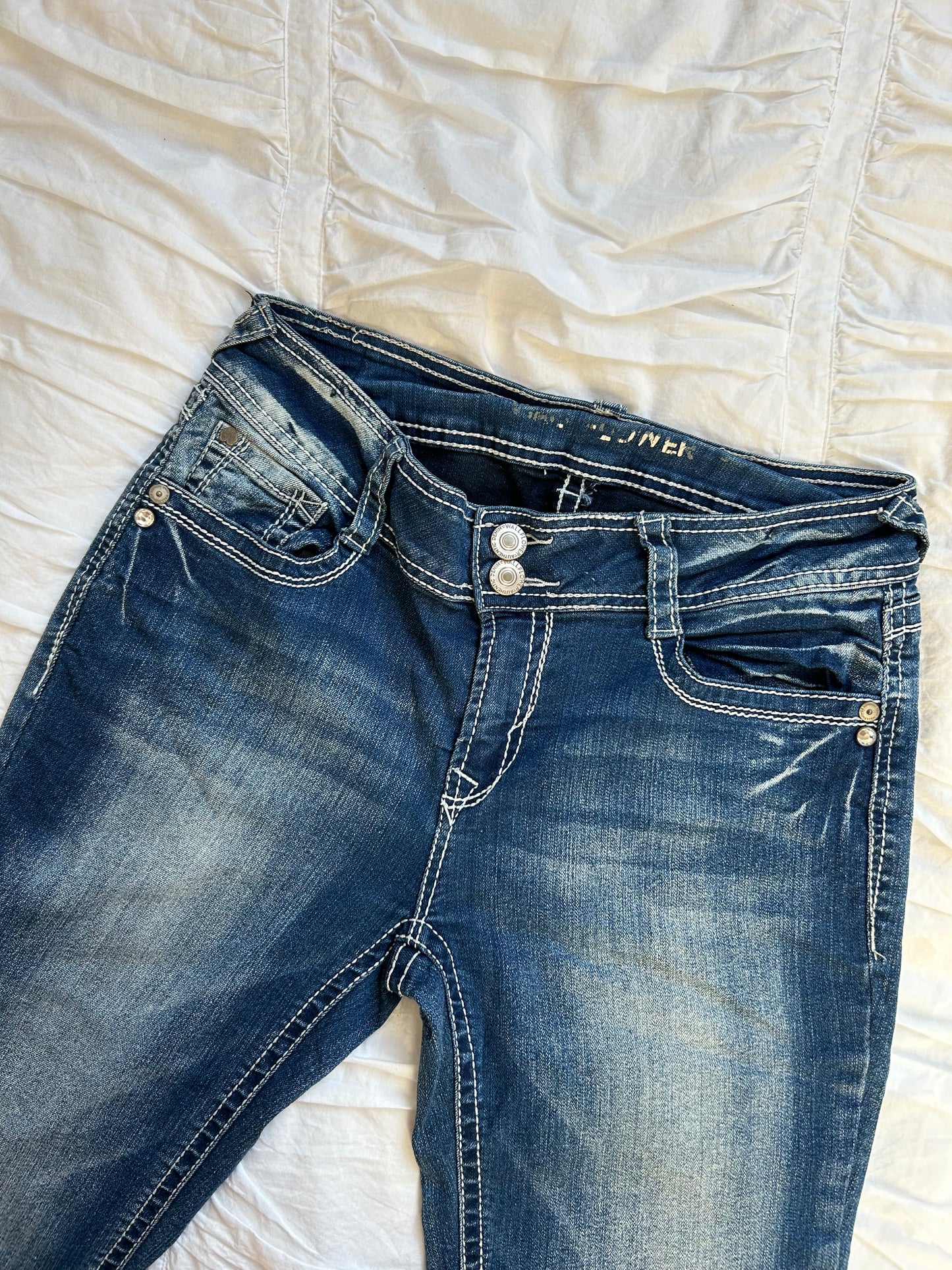 Vintage WallFlower Denim mit Stickerei