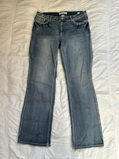 Vintage EST. 1946 Denim Jeans – Ornament-Stickerei & Strass