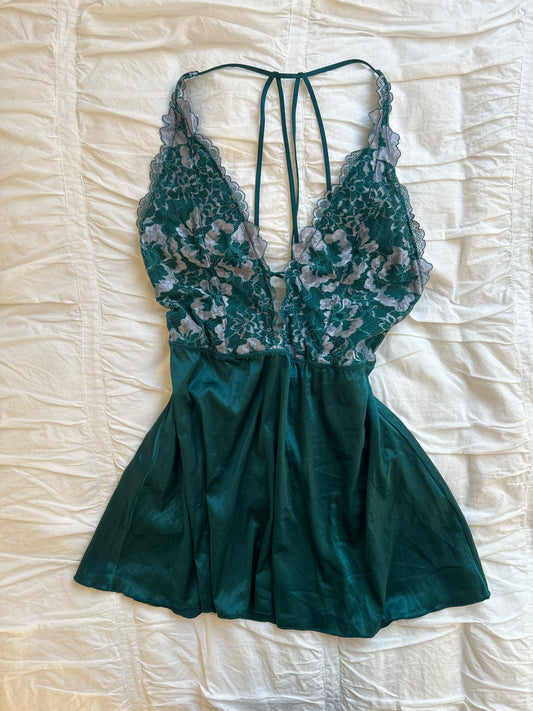 Auden Babydoll Top – Florale Spitze & Strappy Back-Still Alive