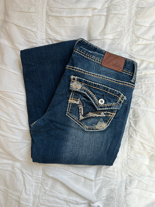 Vintage Premium Vanity Flare Jeans – Kontrastnähte & V-Design Stickerei