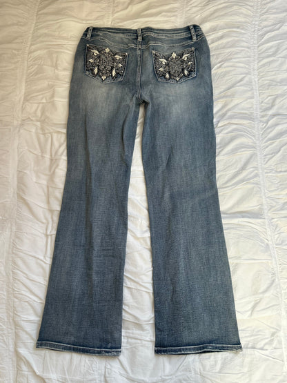Vintage EST. 1946 Denim Jeans – Ornament-Stickerei & Strass