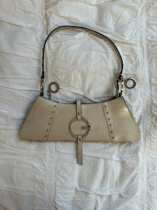 Vintage Guess Schultertasche Creme Lackleder mit Strass-G & Nieten