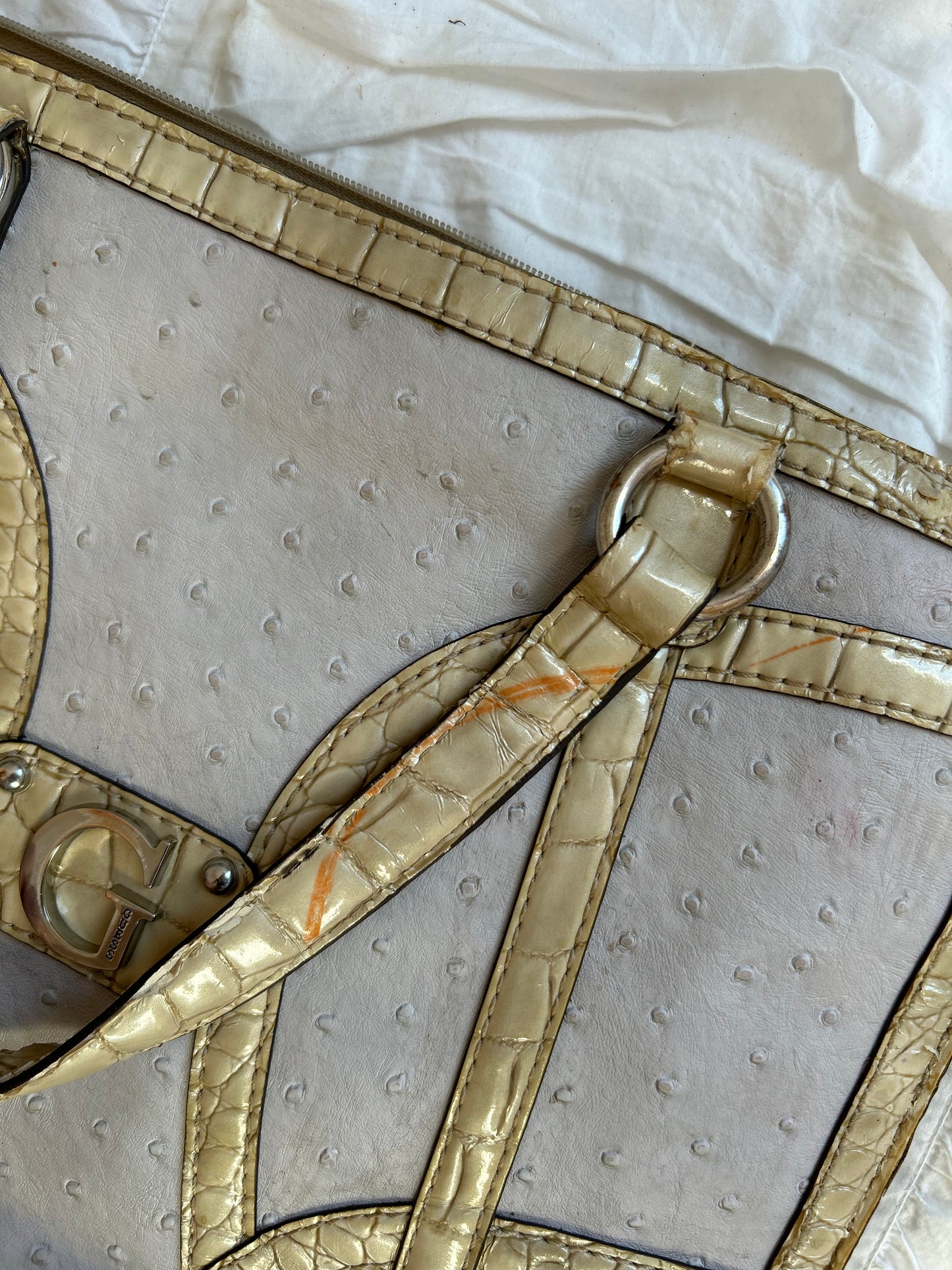 Vintage Guess Schultertasche Ostrich-Look & Florales Innenfutter